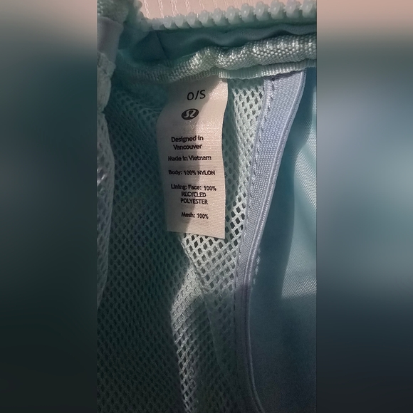 Lululemon Everywhere Belt Bag 1L in Teal - Picture 6 of 7